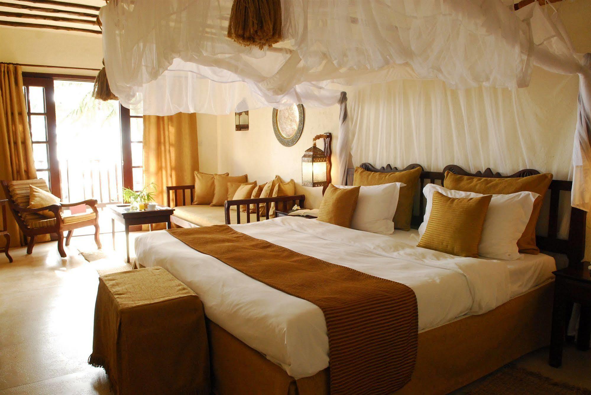 Breezes Beach Club And Spa Буэхуу Экстерьер фото